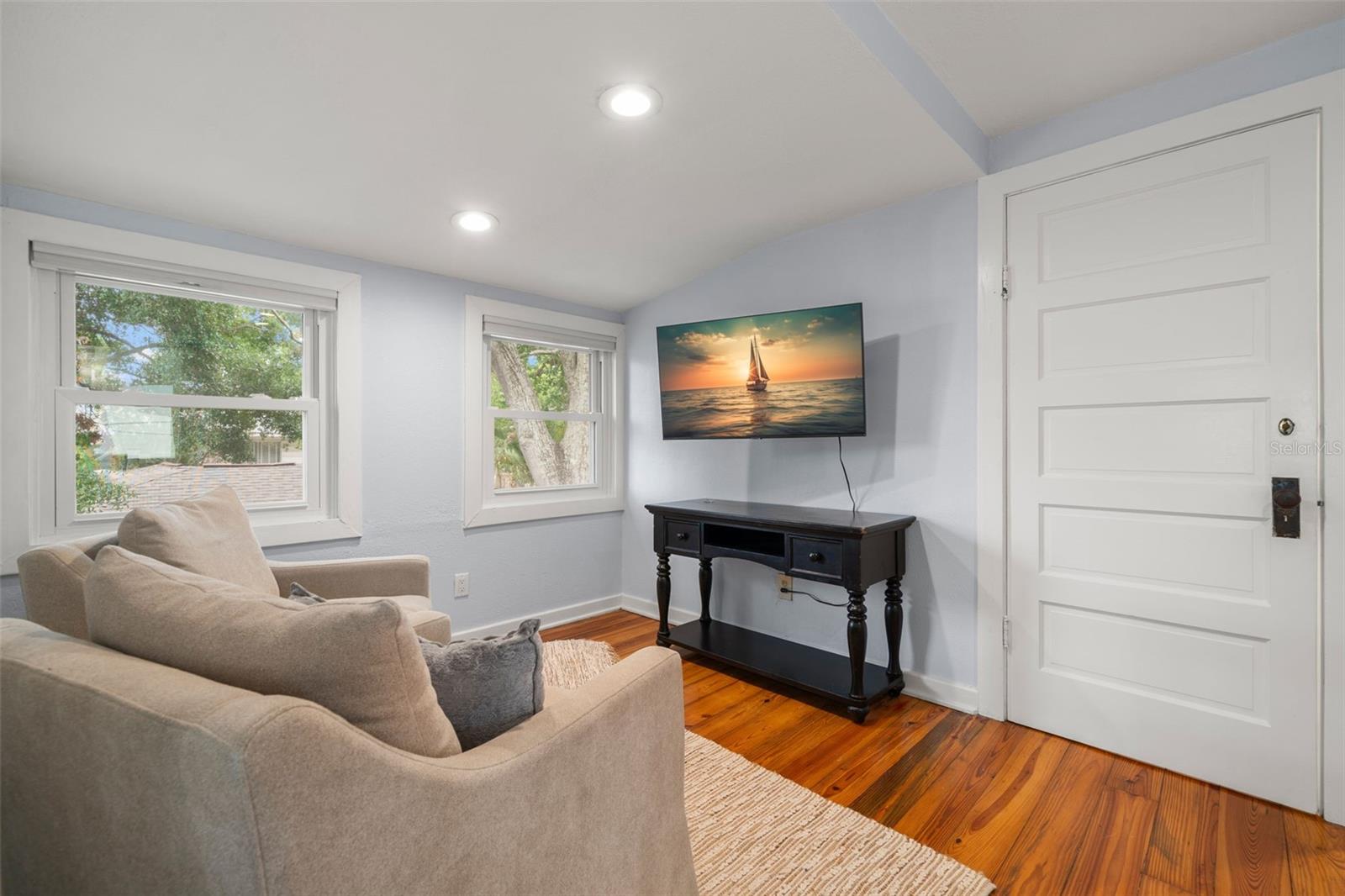 Image 21 of 38 For 535 31st Avenue N