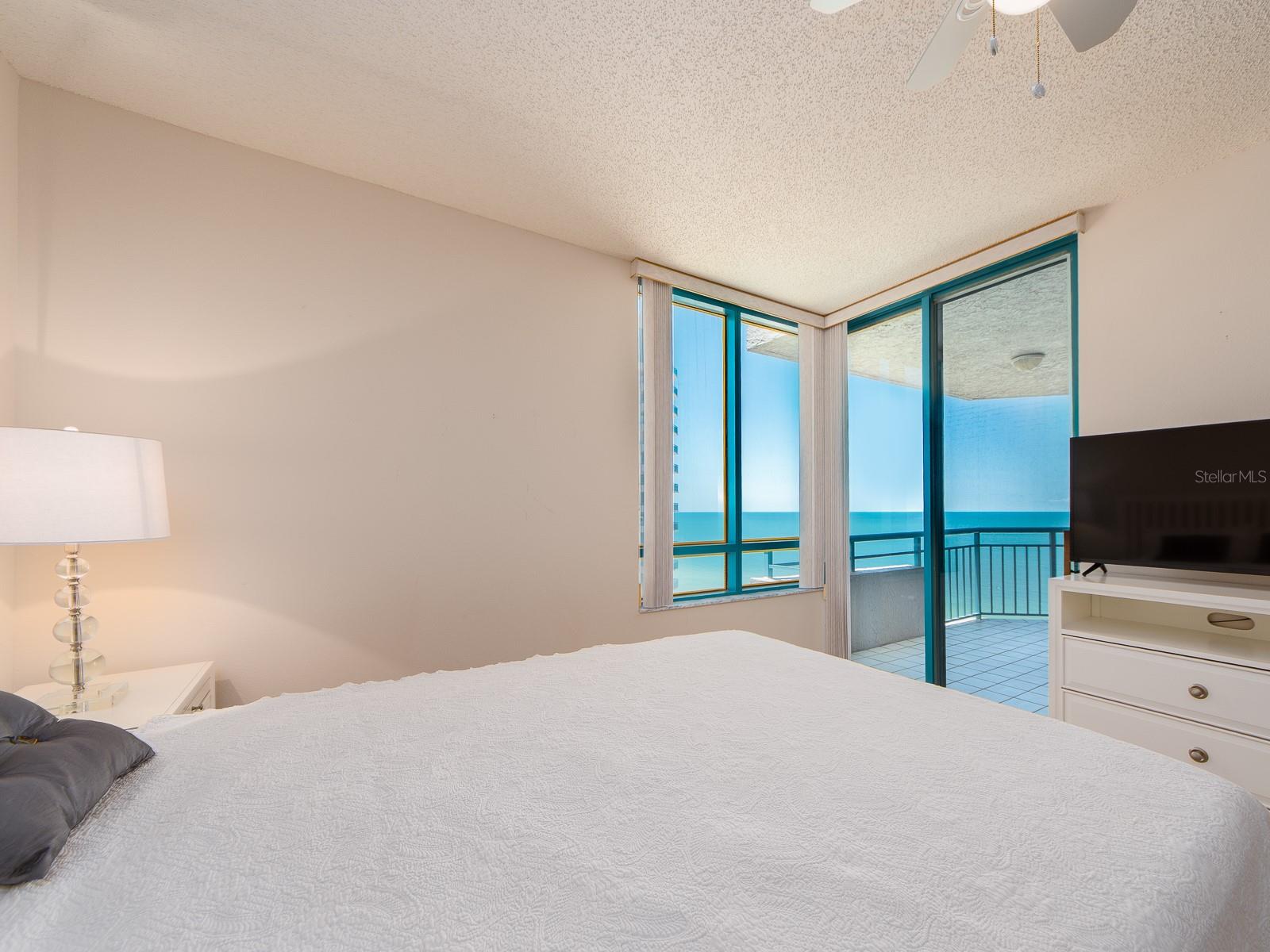 Image 27 of 67 For 1520 Gulf Boulevard 1505