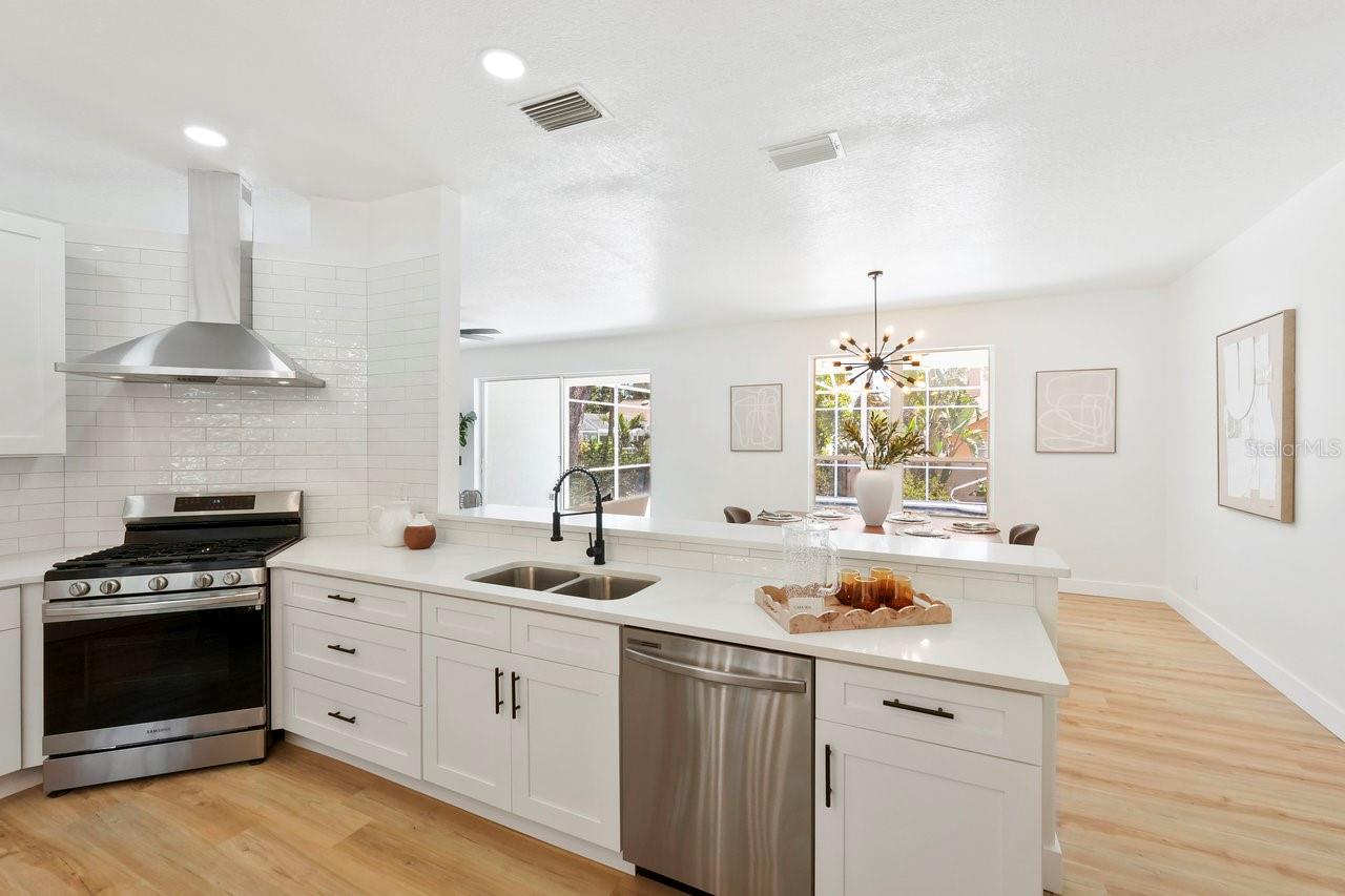 Image 13 of 33 For 970 Ridgewood Terrace