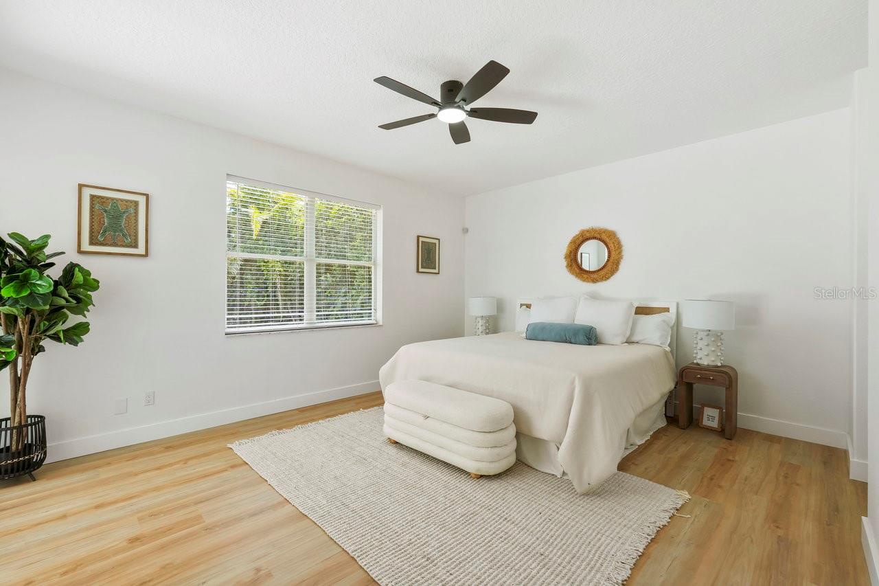 Image 16 of 33 For 970 Ridgewood Terrace