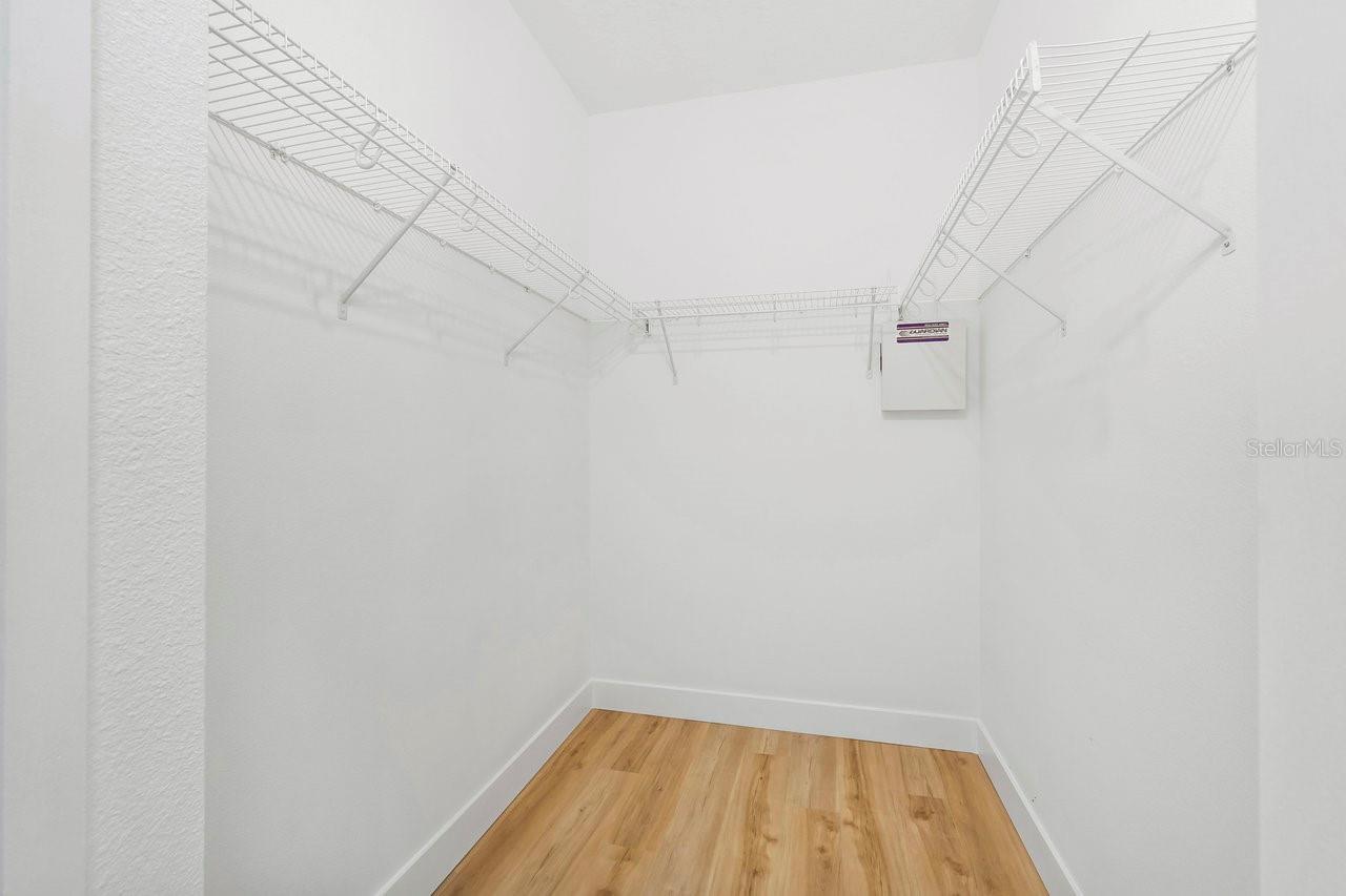 Image 18 of 33 For 970 Ridgewood Terrace