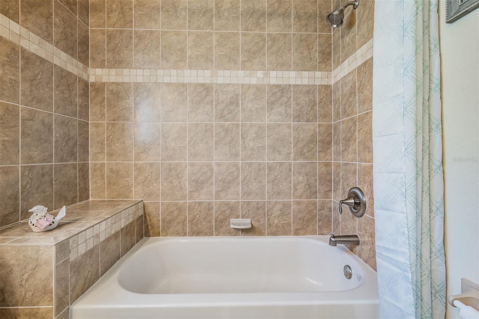 Listing photo id 21 for 13238 Chipout Lane