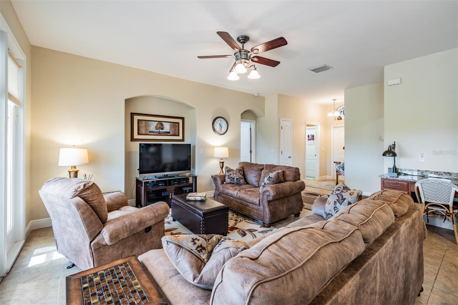 Listing photo id 5 for 13238 Chipout Lane