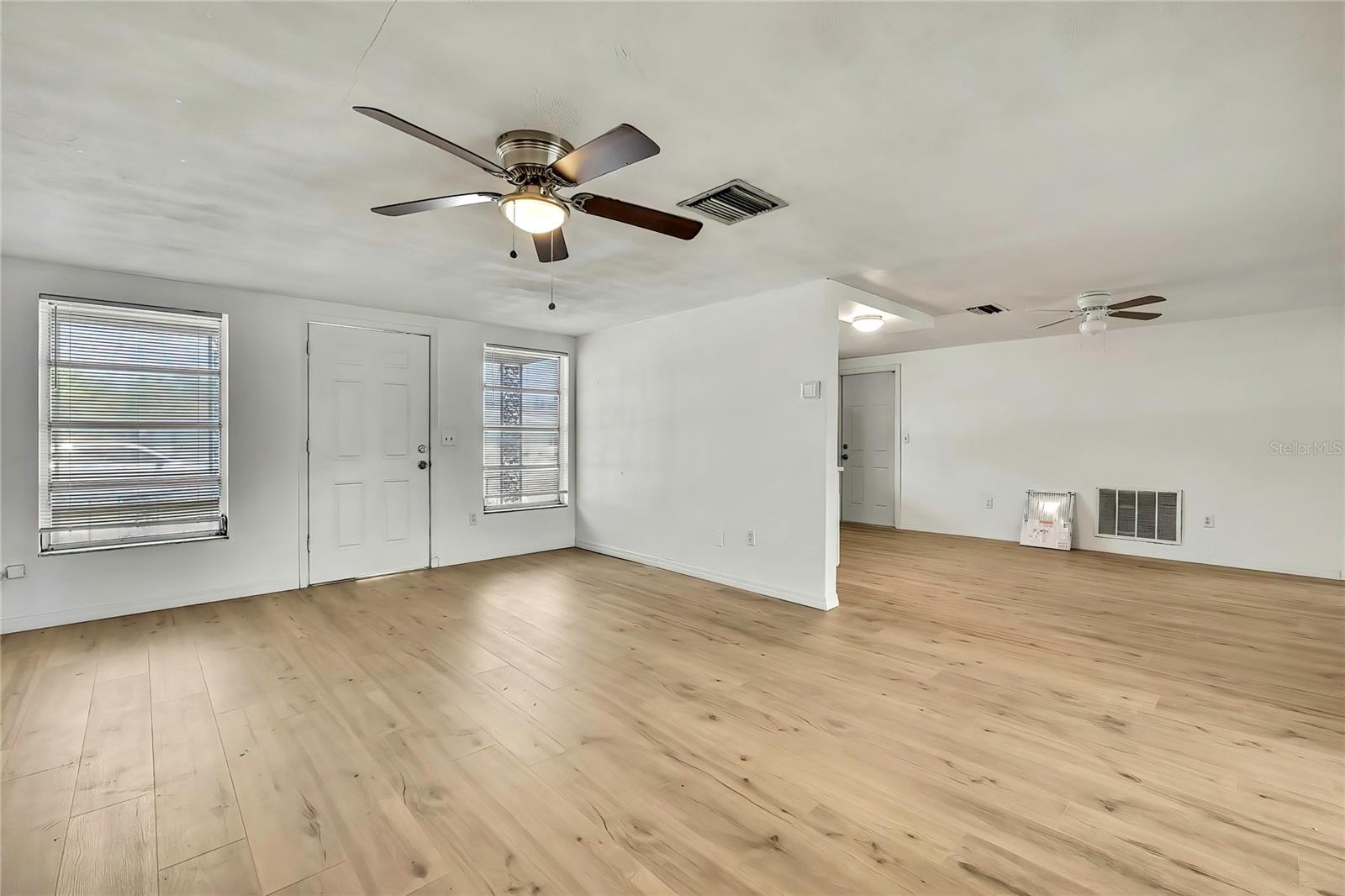 Image 11 of 29 For 11130 White Oak Lane