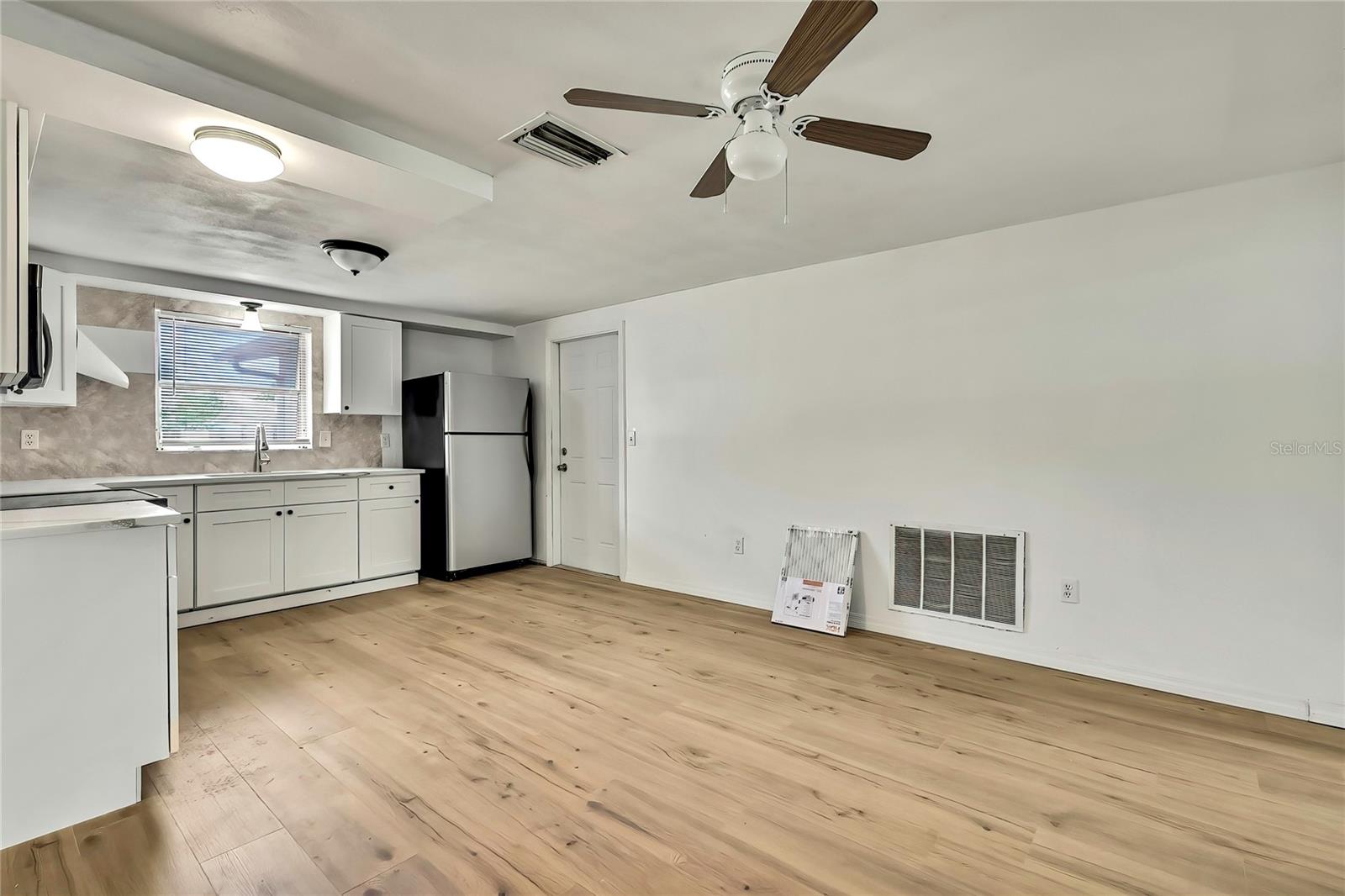Image 12 of 29 For 11130 White Oak Lane