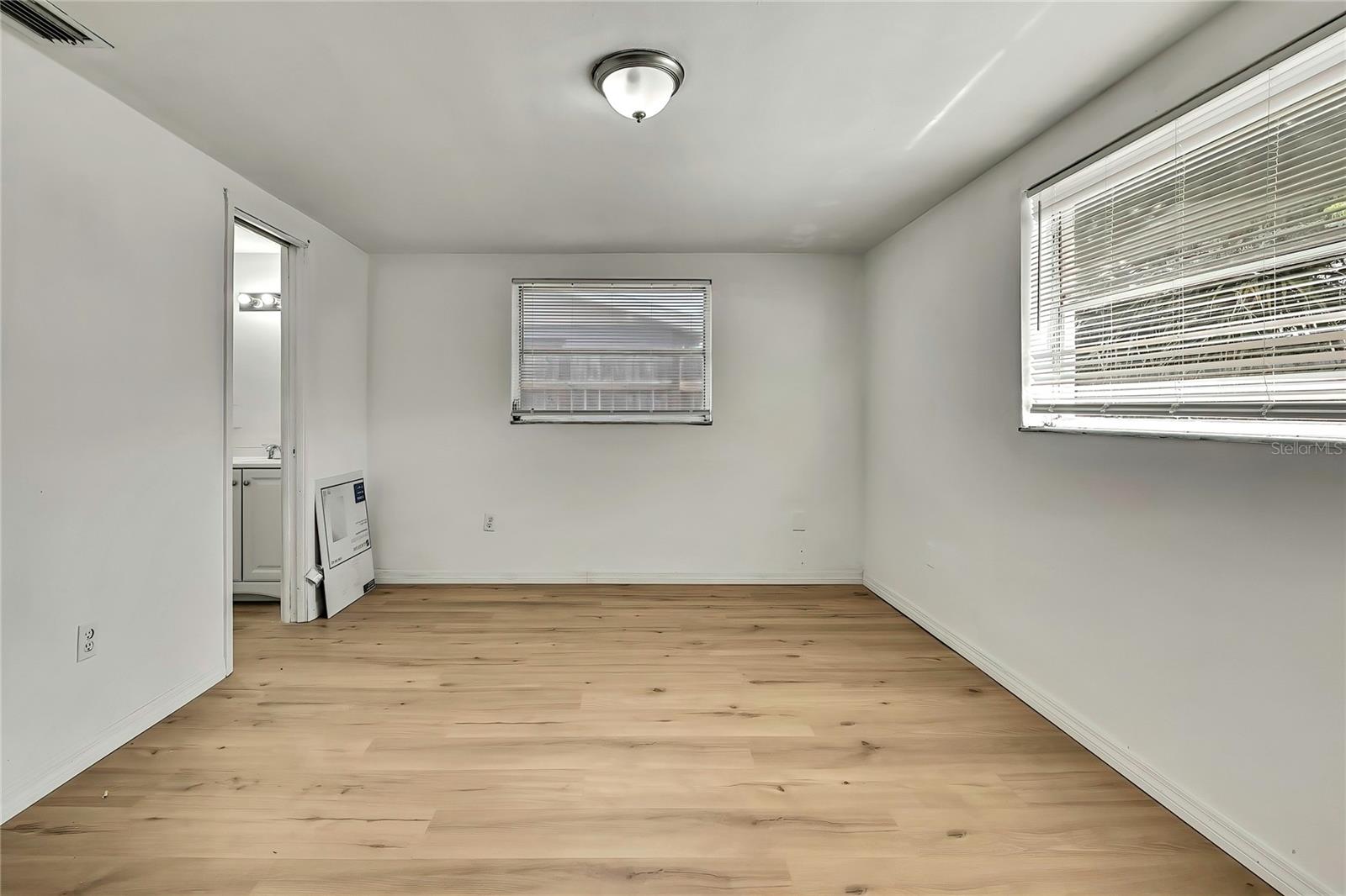 Image 14 of 29 For 11130 White Oak Lane