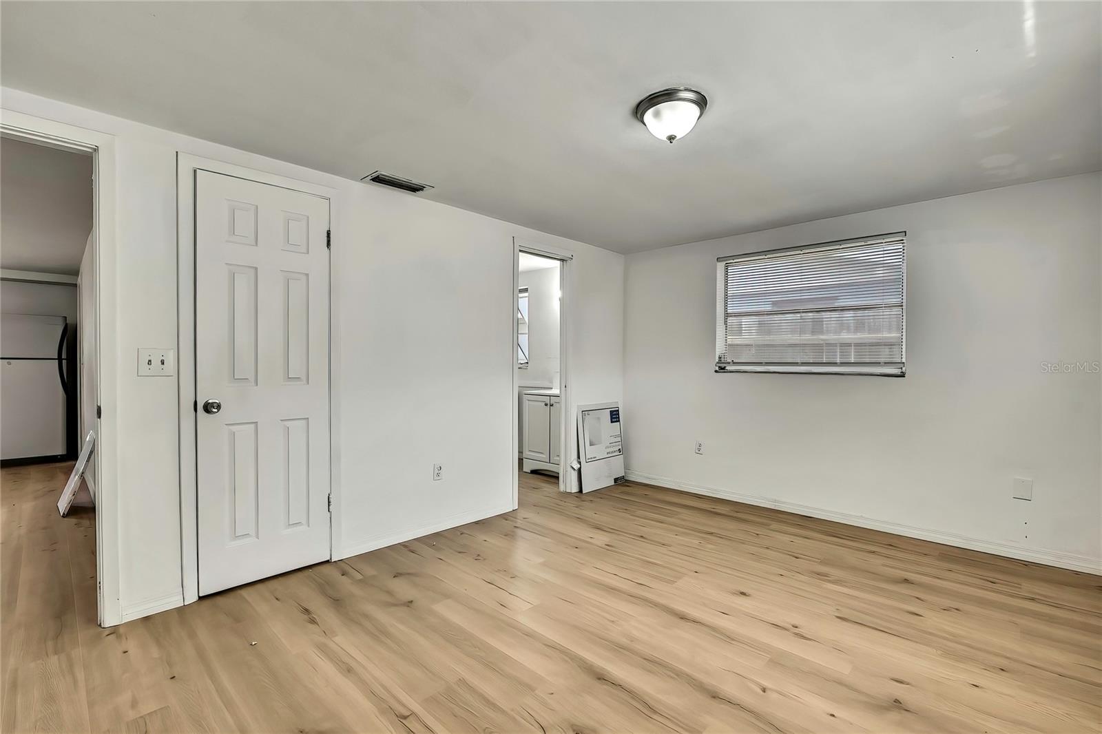 Image 15 of 29 For 11130 White Oak Lane