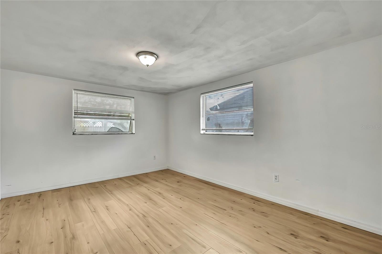 Image 18 of 29 For 11130 White Oak Lane