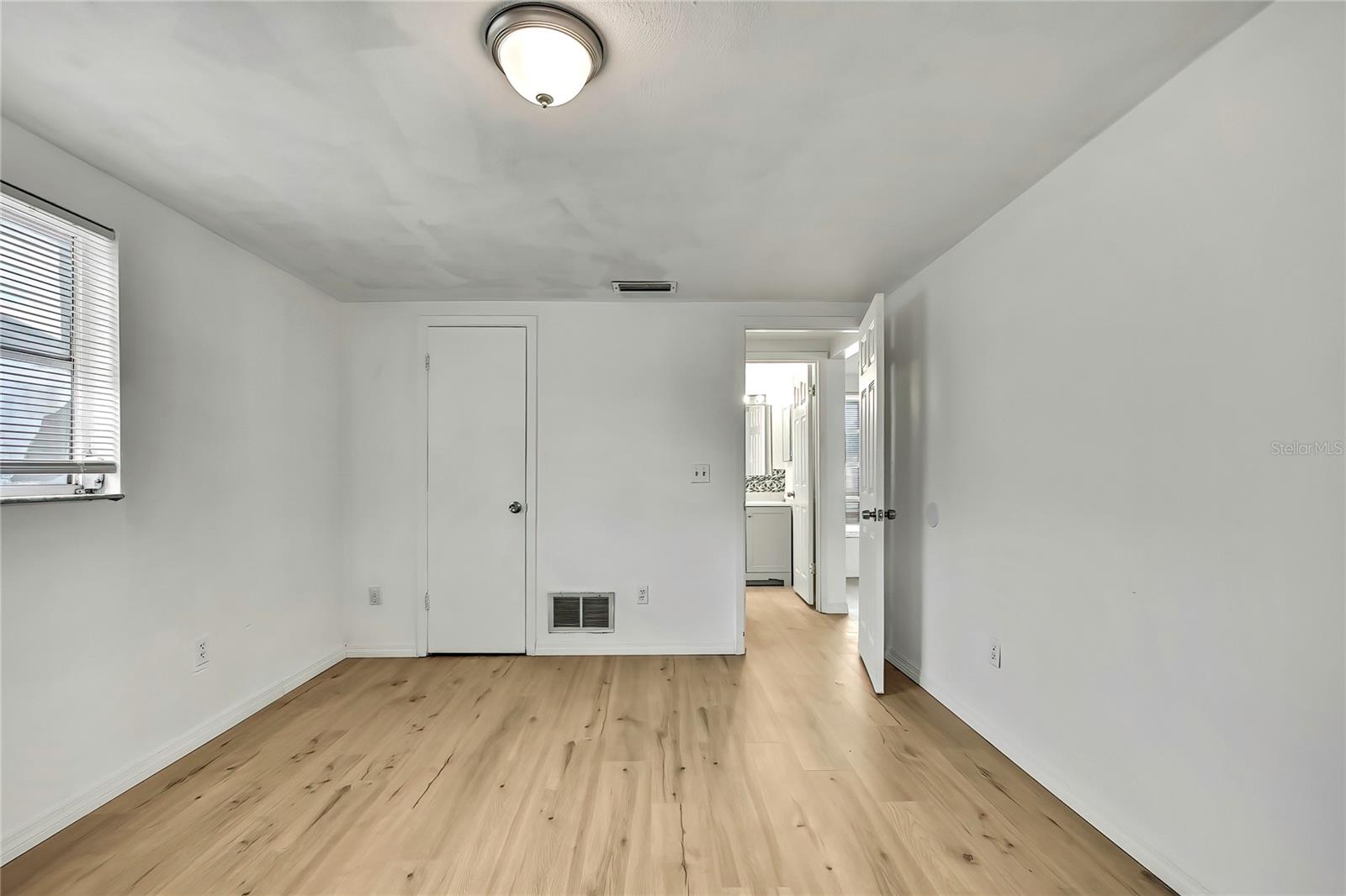 Image 21 of 29 For 11130 White Oak Lane