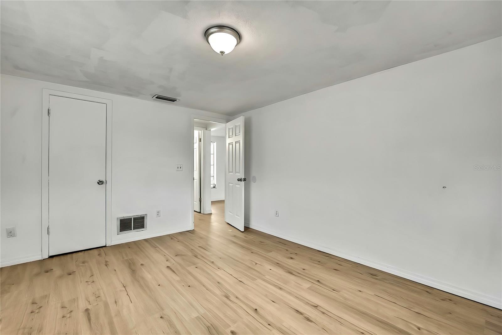 Image 22 of 29 For 11130 White Oak Lane