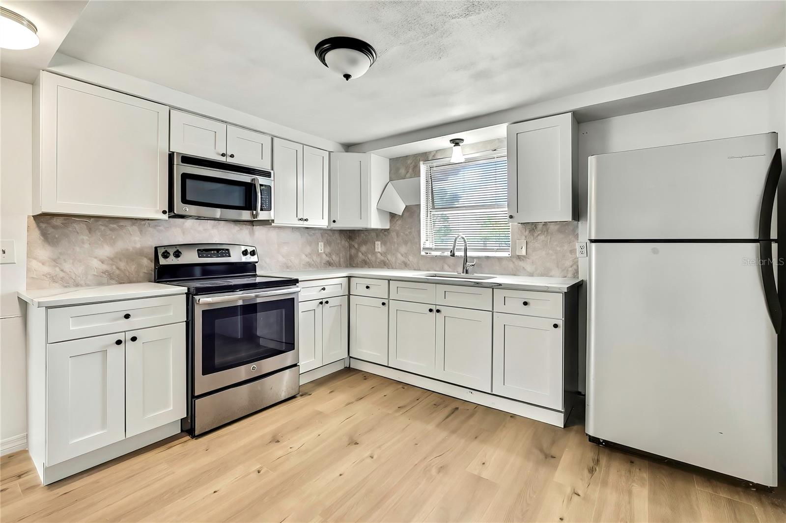 Image 4 of 29 For 11130 White Oak Lane