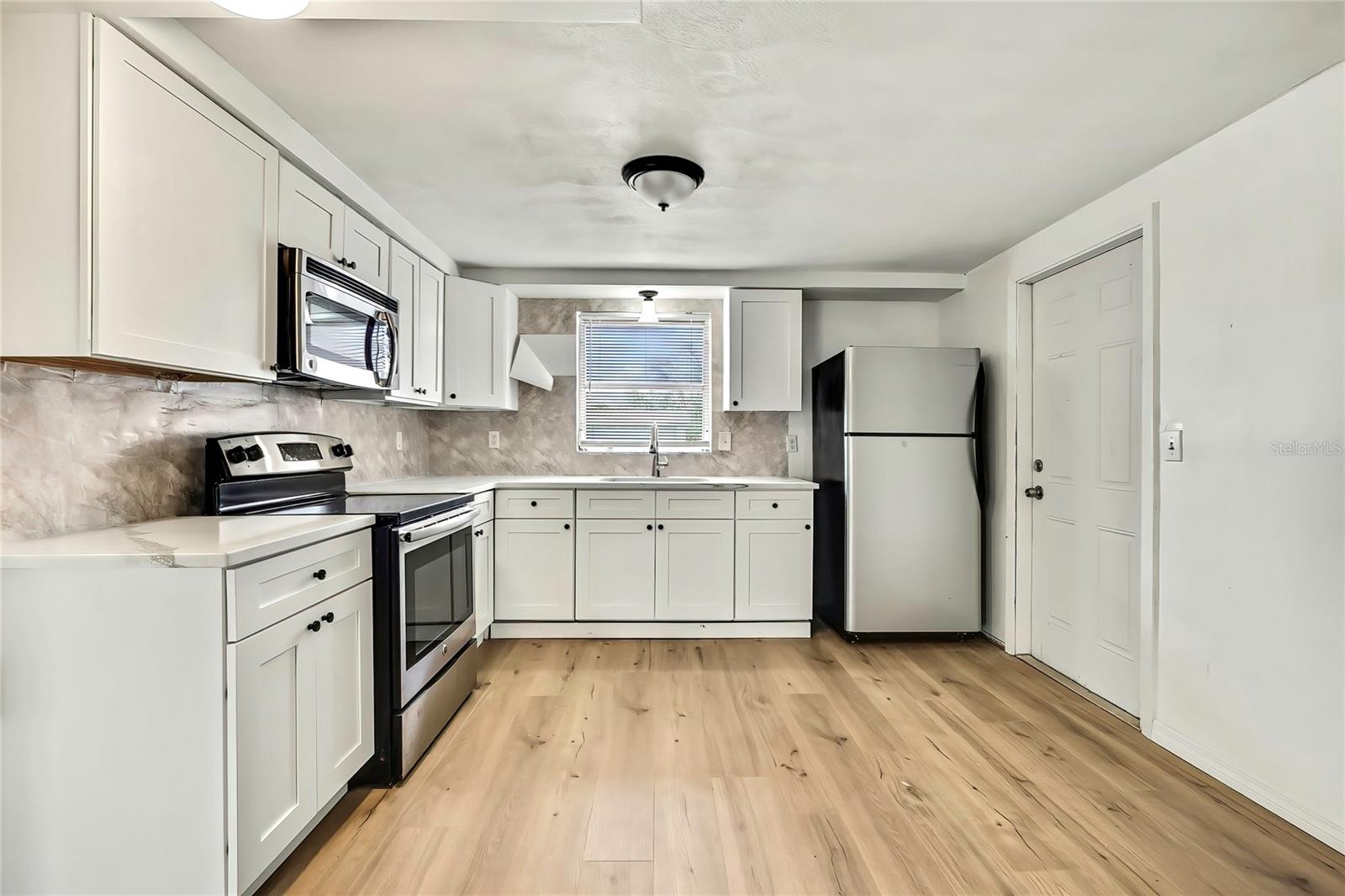 Image 6 of 29 For 11130 White Oak Lane