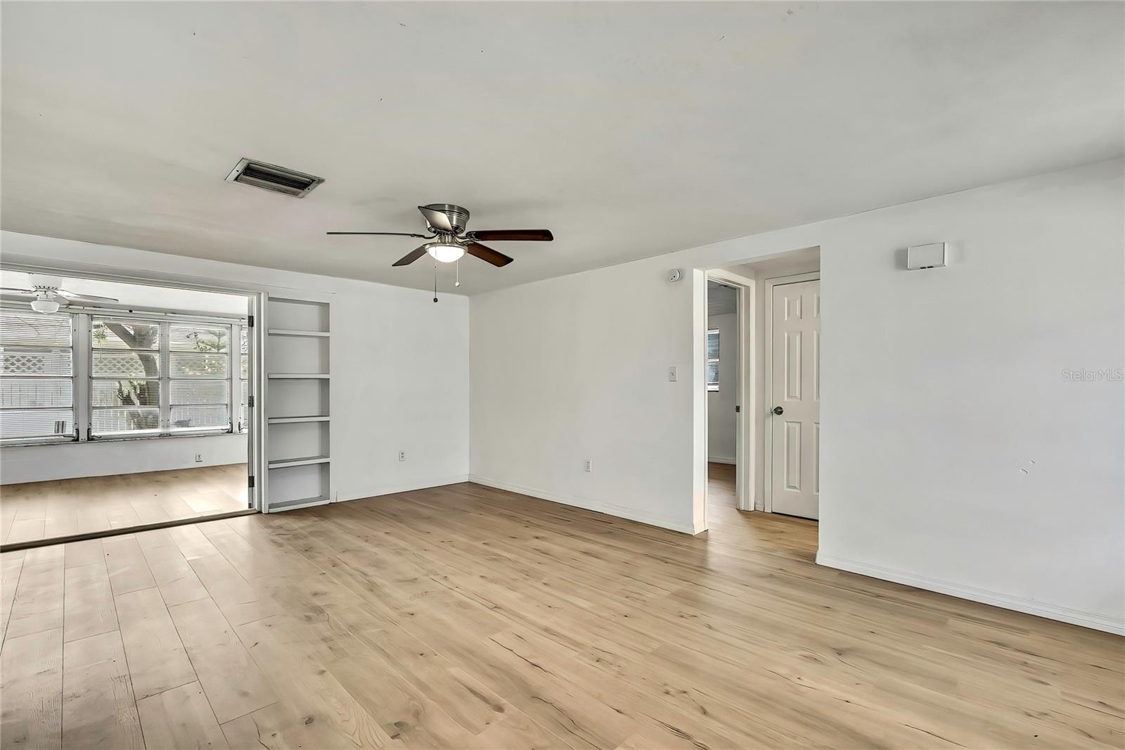 Image 7 of 29 For 11130 White Oak Lane