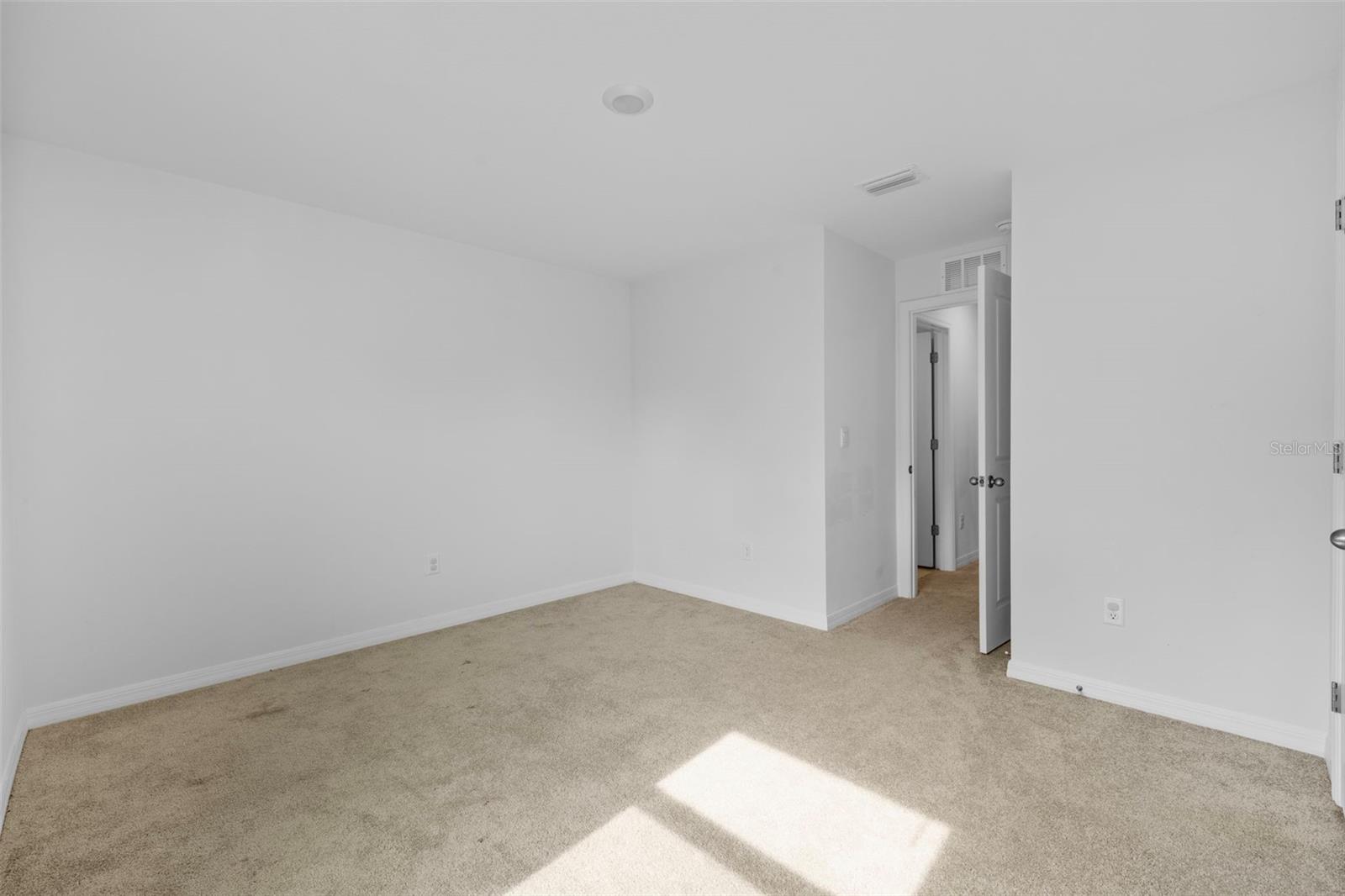 Listing photo id 33 for 13686 Whiskey Daisy Drive