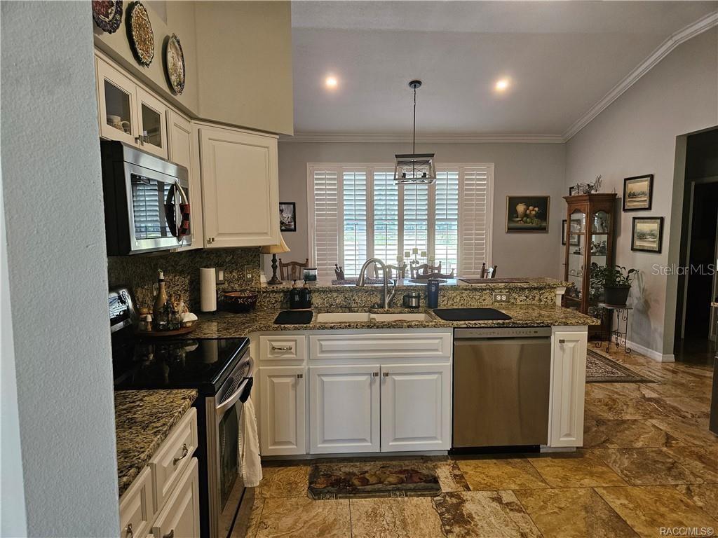 Listing photo id 8 for 4755 El Camino Drive