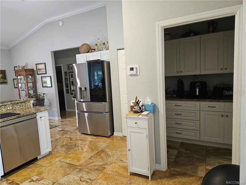 Listing photo id 9 for 4755 El Camino Drive