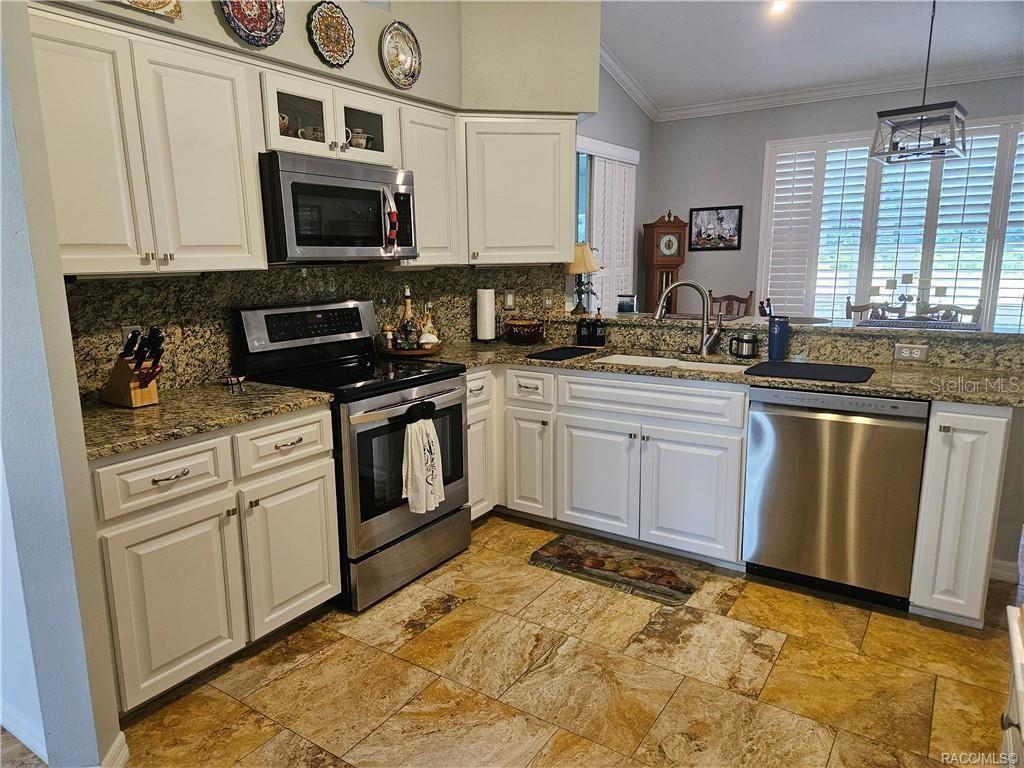 Listing photo id 10 for 4755 El Camino Drive