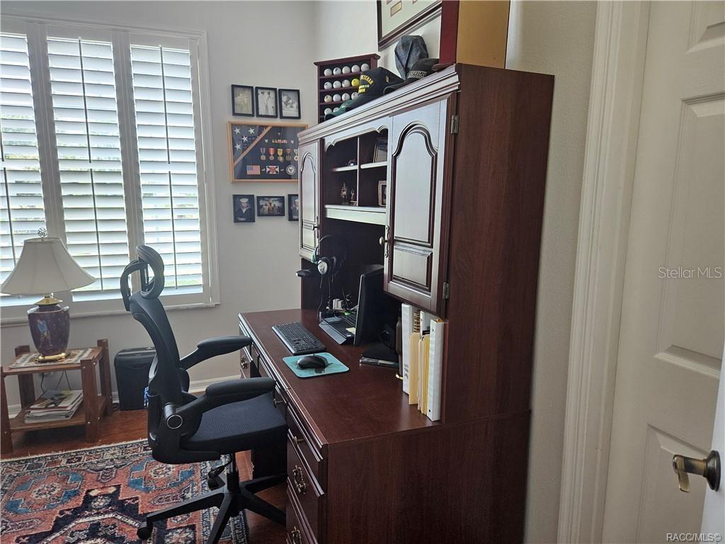 Listing photo id 19 for 4755 El Camino Drive