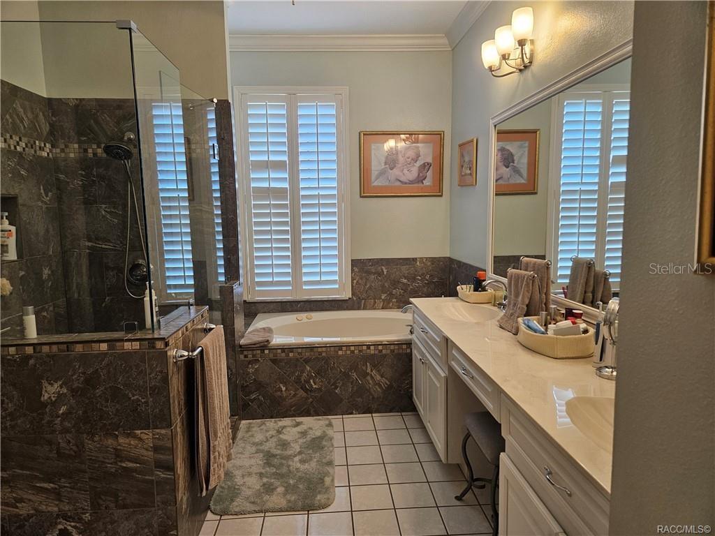 Listing photo id 25 for 4755 El Camino Drive