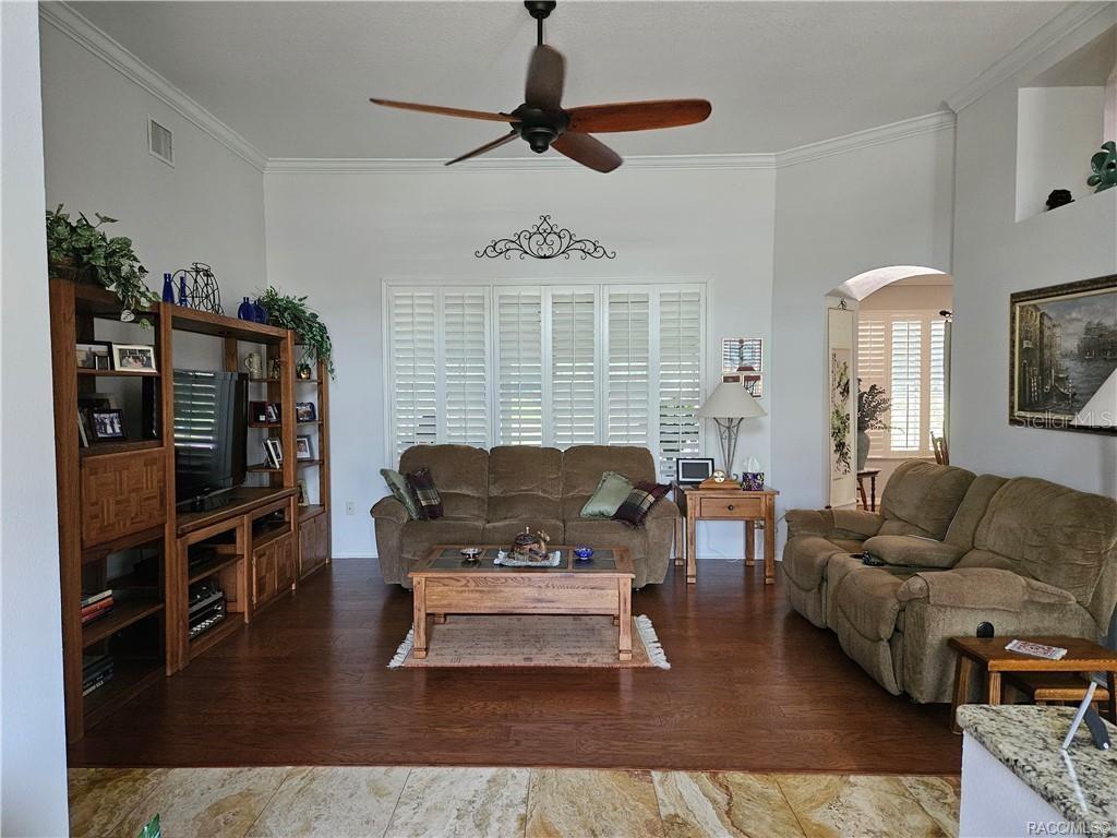 Listing photo id 3 for 4755 El Camino Drive