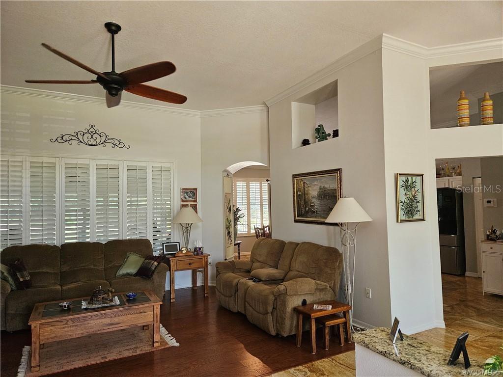 Listing photo id 4 for 4755 El Camino Drive