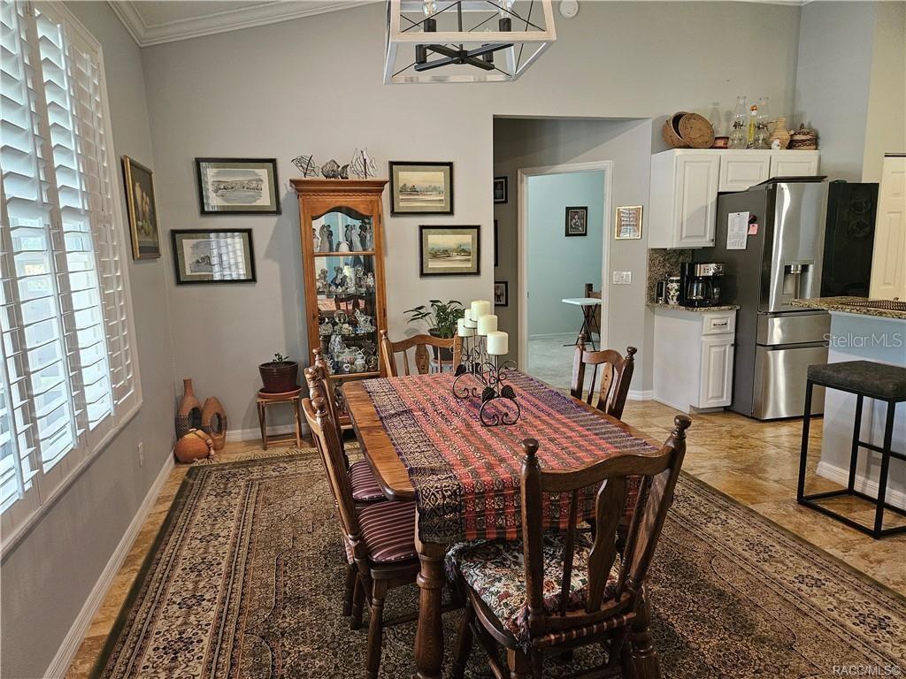 Listing photo id 5 for 4755 El Camino Drive