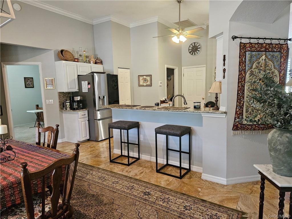 Listing photo id 7 for 4755 El Camino Drive