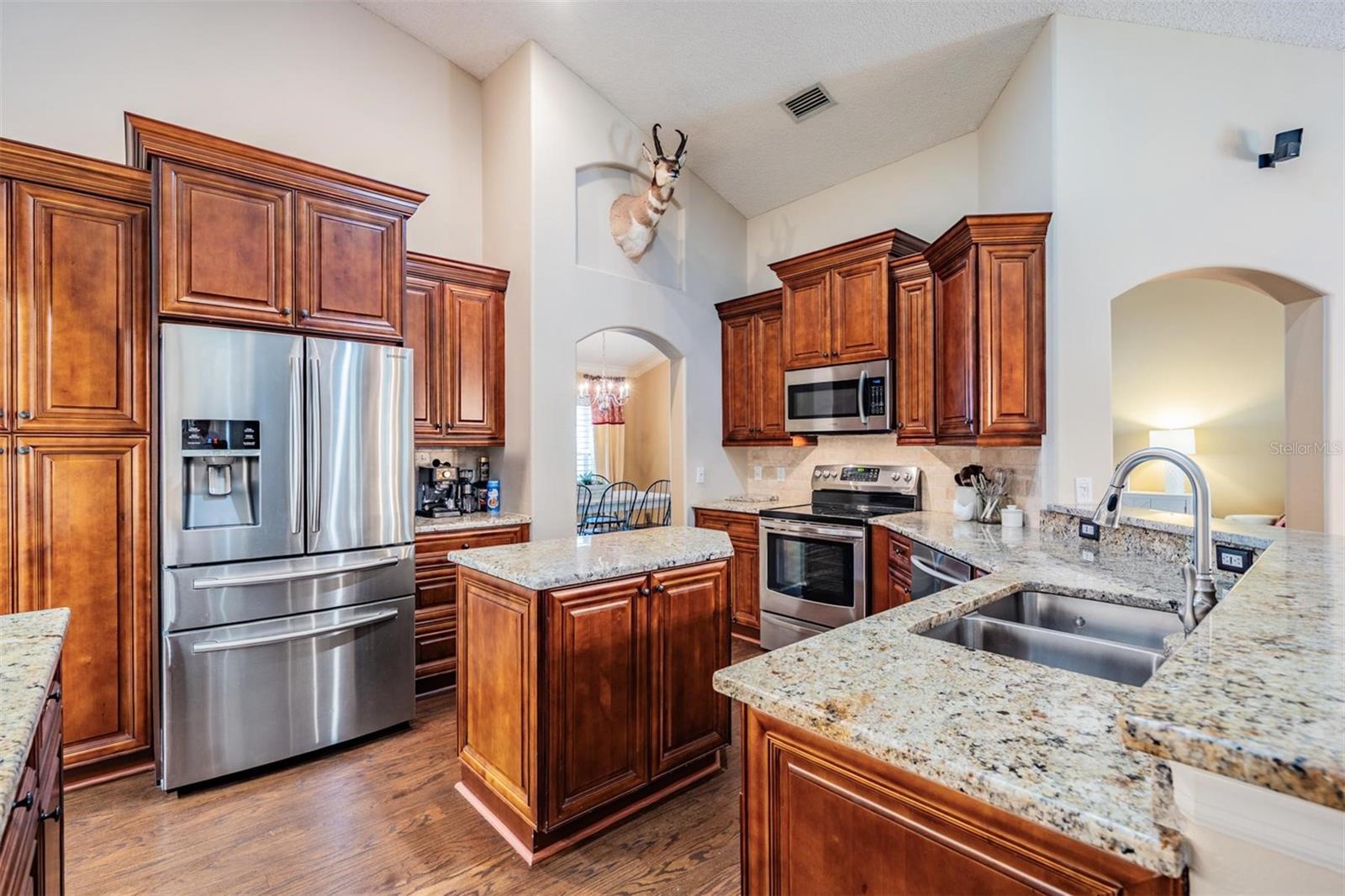 Listing photo id 9 for 4320 Auston Way