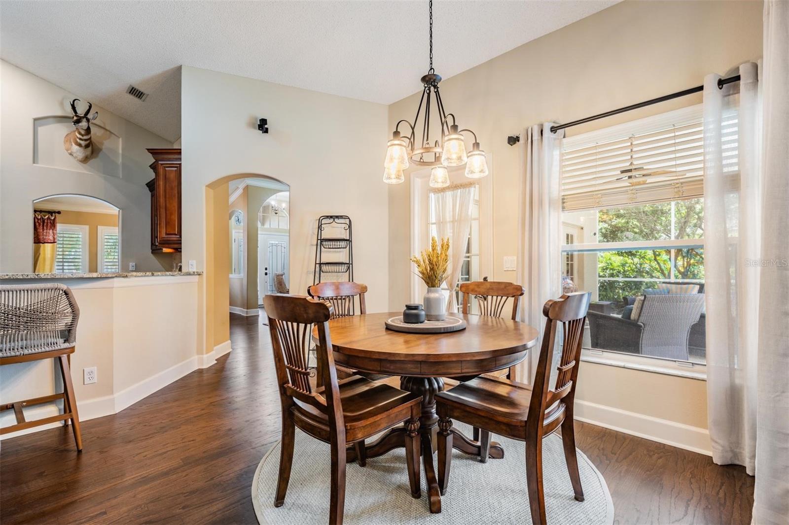 Listing photo id 12 for 4320 Auston Way