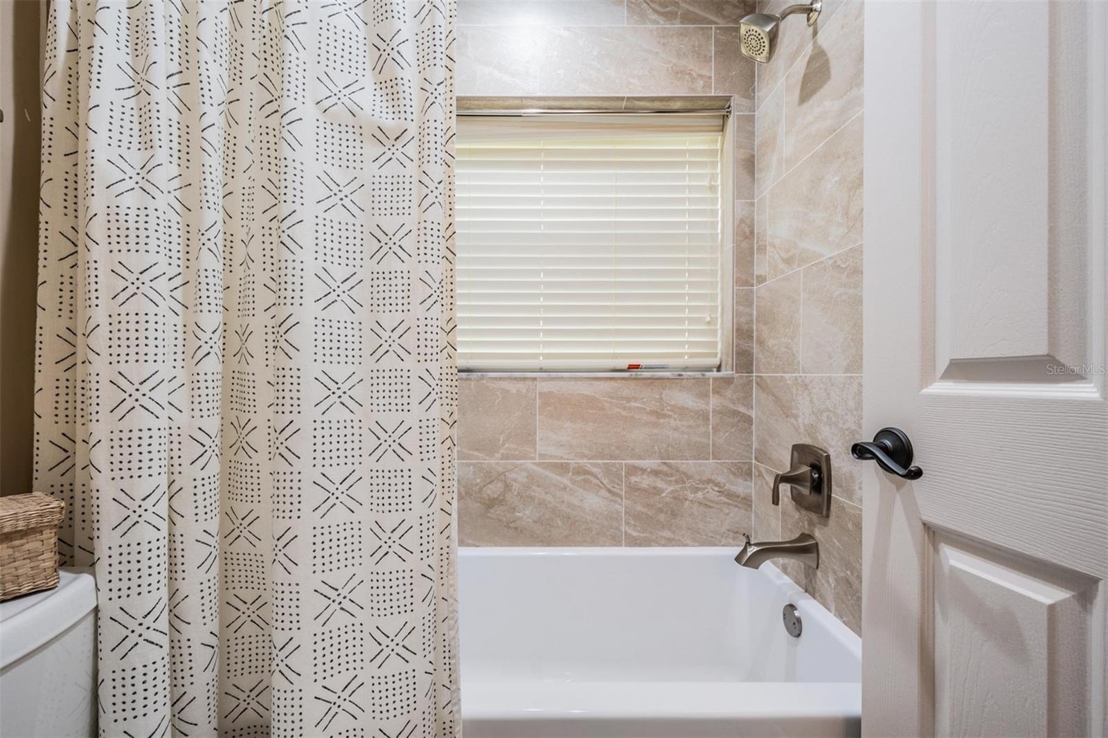 Listing photo id 25 for 4320 Auston Way