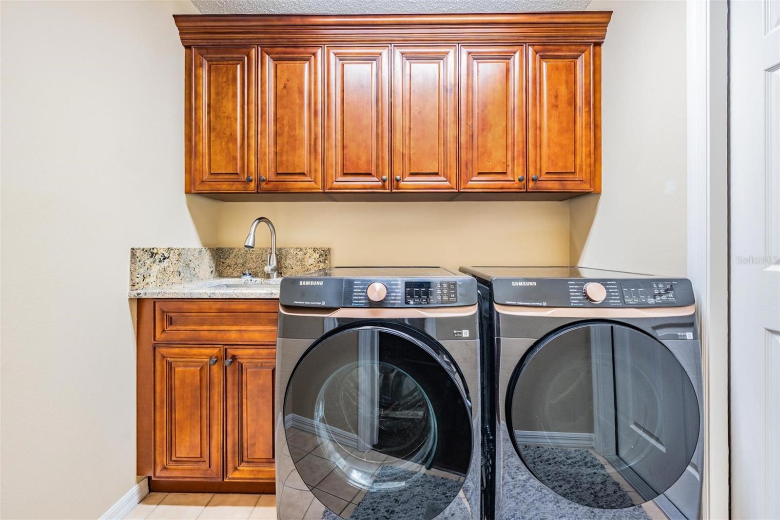 Listing photo id 27 for 4320 Auston Way