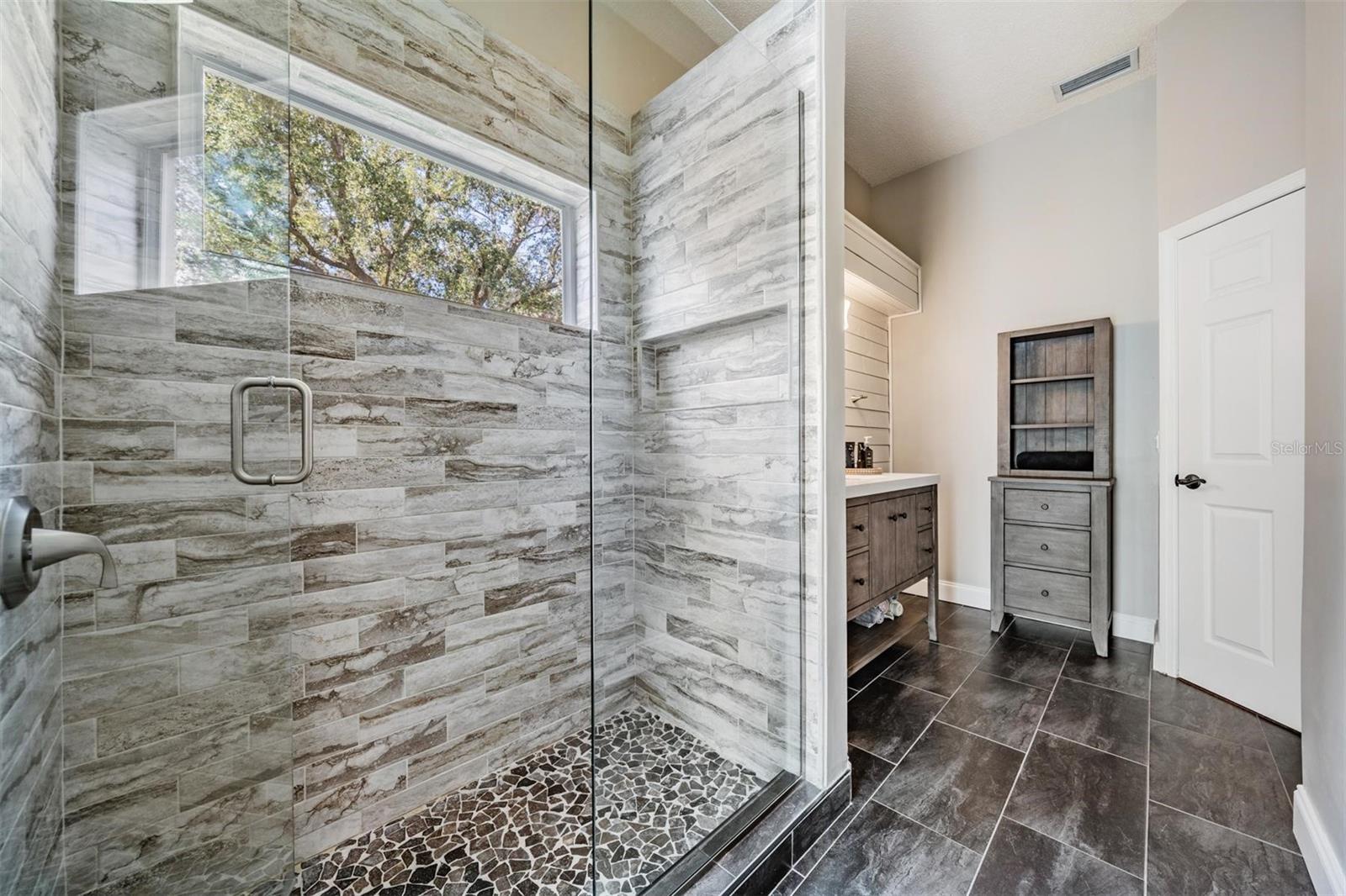 Listing photo id 29 for 4320 Auston Way