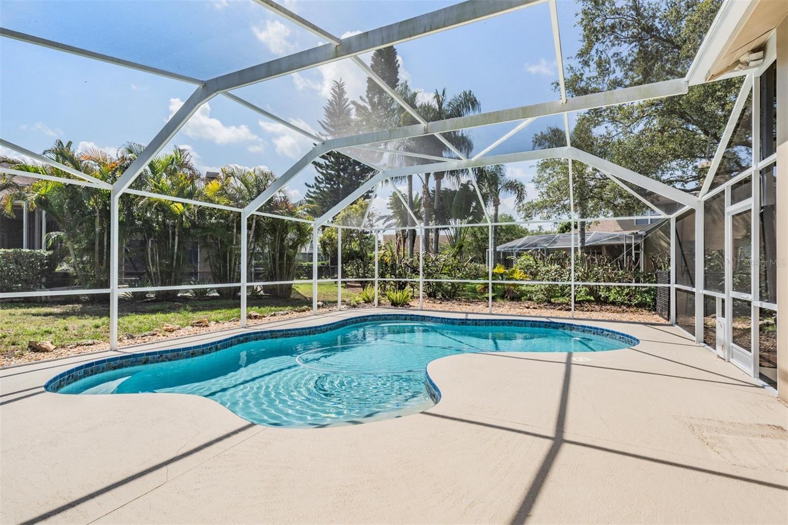 Listing photo id 34 for 4320 Auston Way