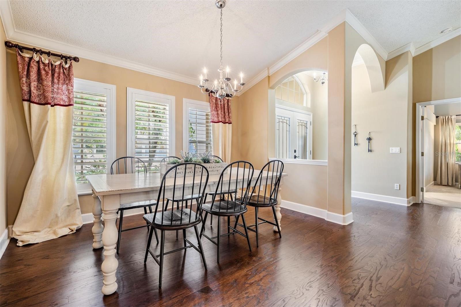 Listing photo id 3 for 4320 Auston Way