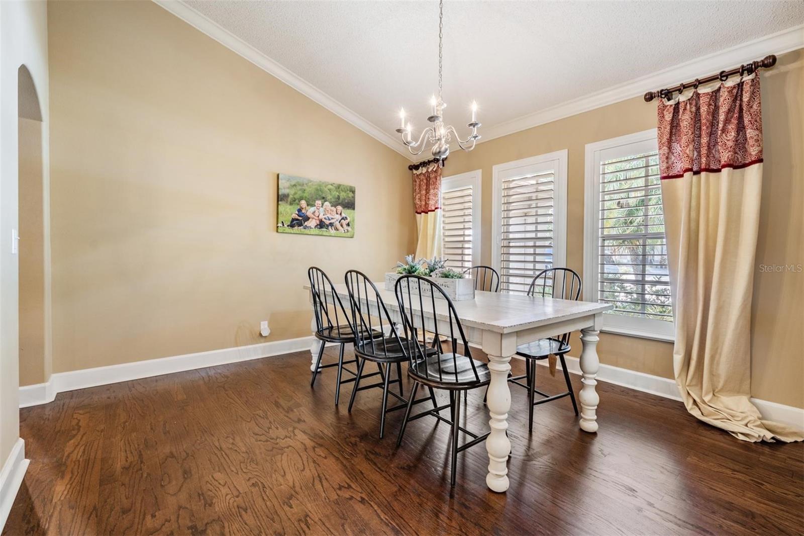 Listing photo id 6 for 4320 Auston Way