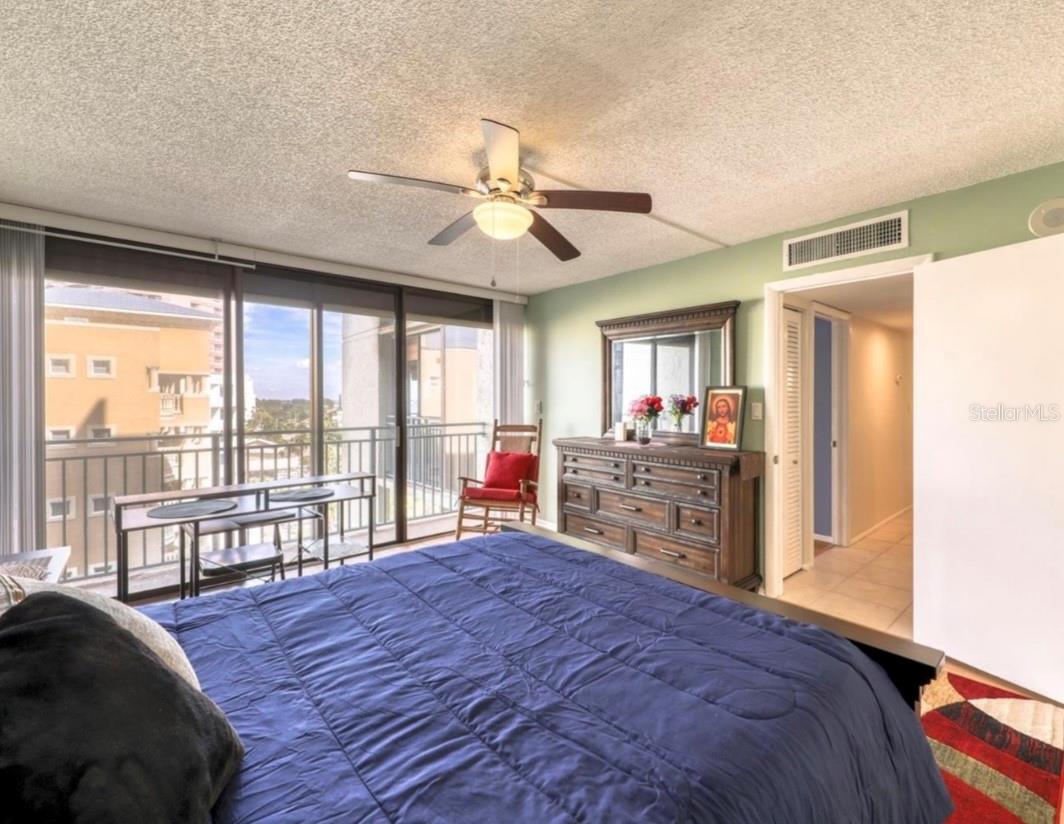Image 18 of 41 For 1380 Gulf Boulevard 806