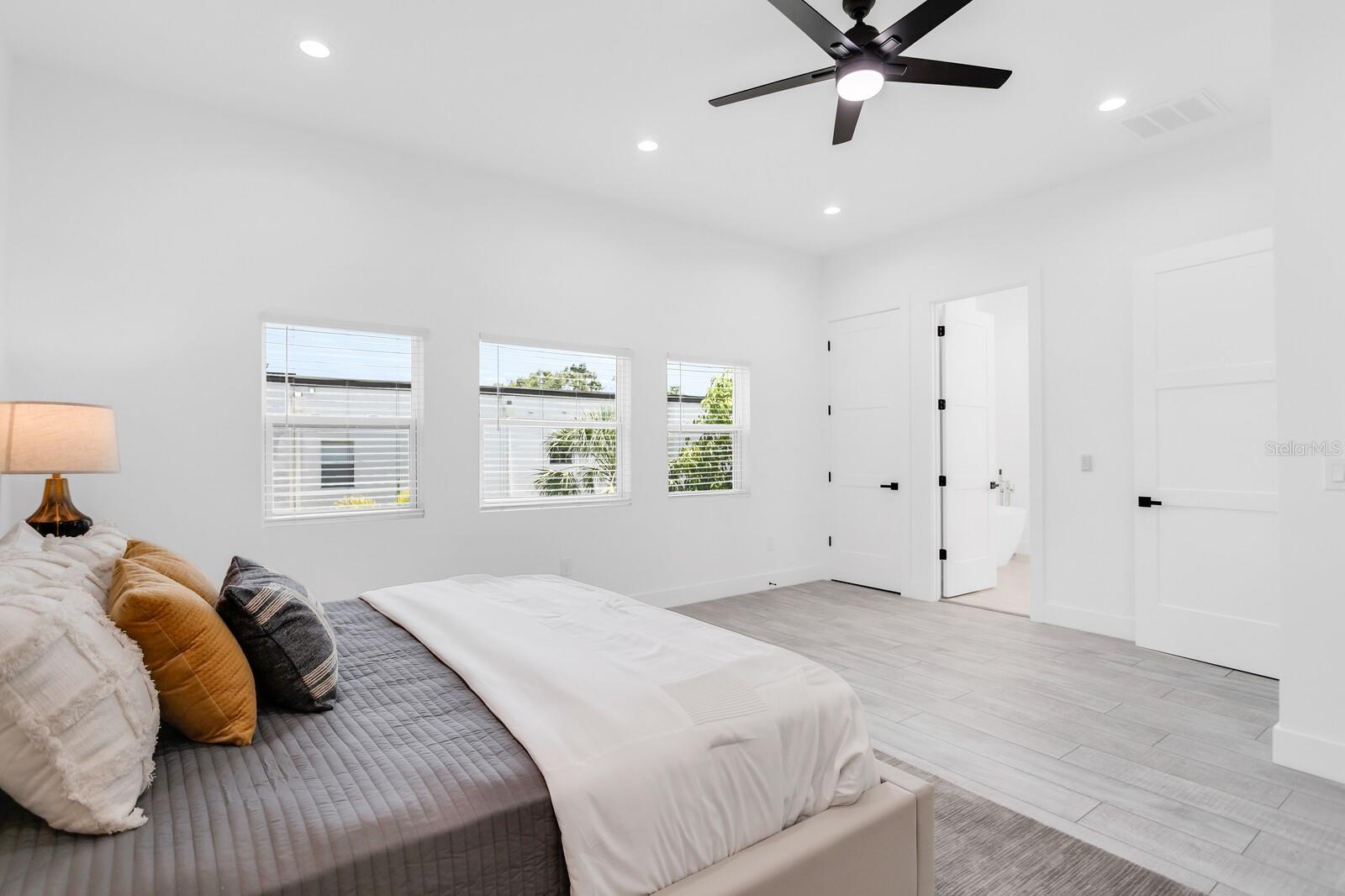 Listing photo id 27 for 3616 Anderson Avenue
