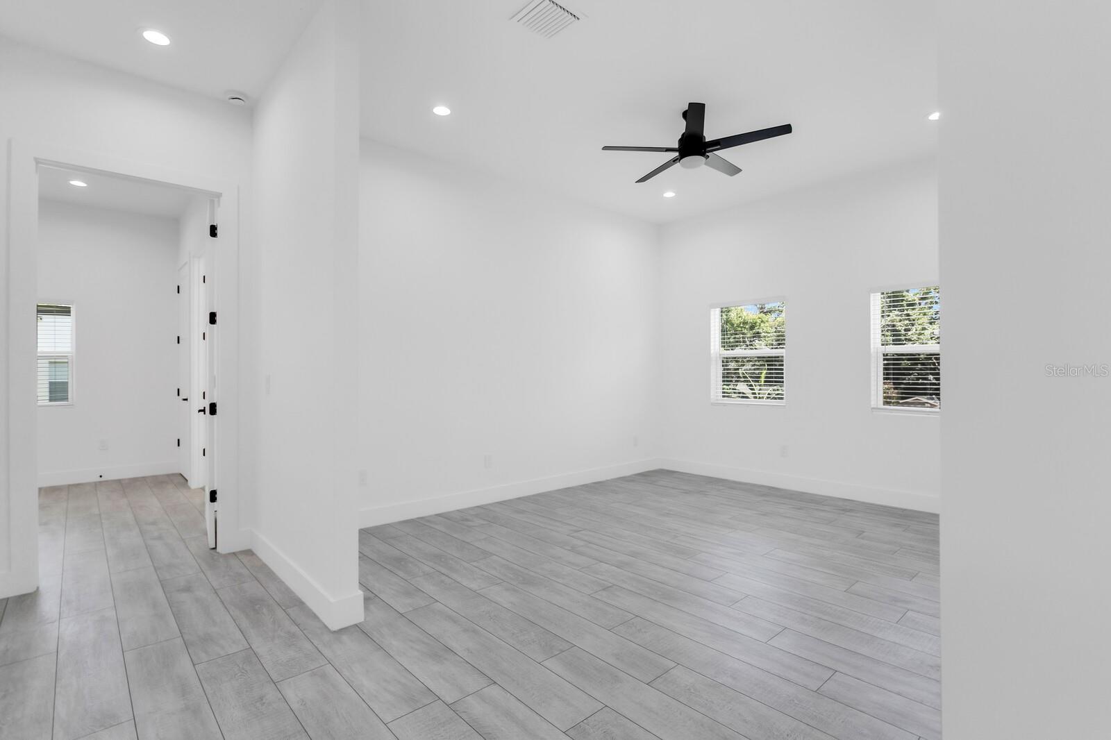 Listing photo id 34 for 3616 Anderson Avenue