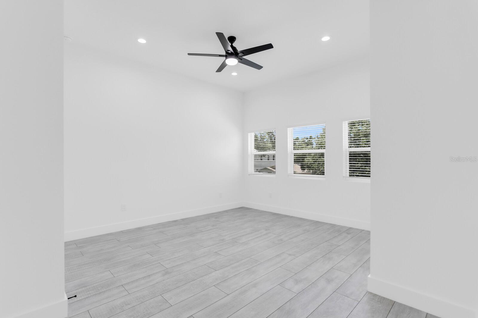 Listing photo id 35 for 3616 Anderson Avenue