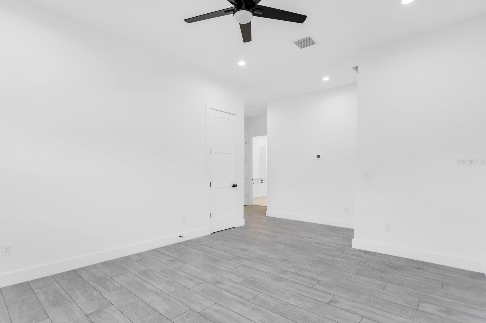 Listing photo id 36 for 3616 Anderson Avenue