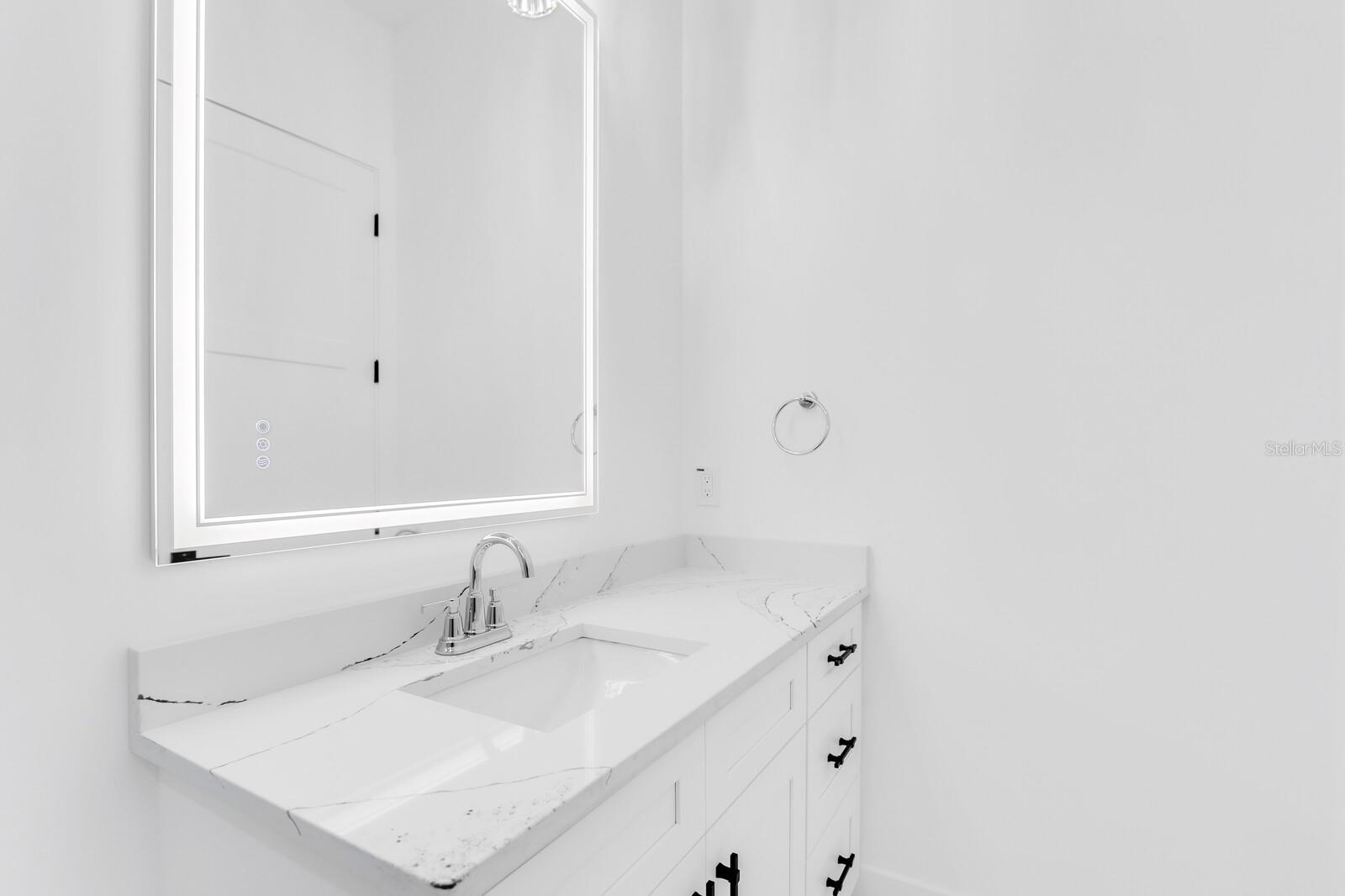 Listing photo id 38 for 3616 Anderson Avenue