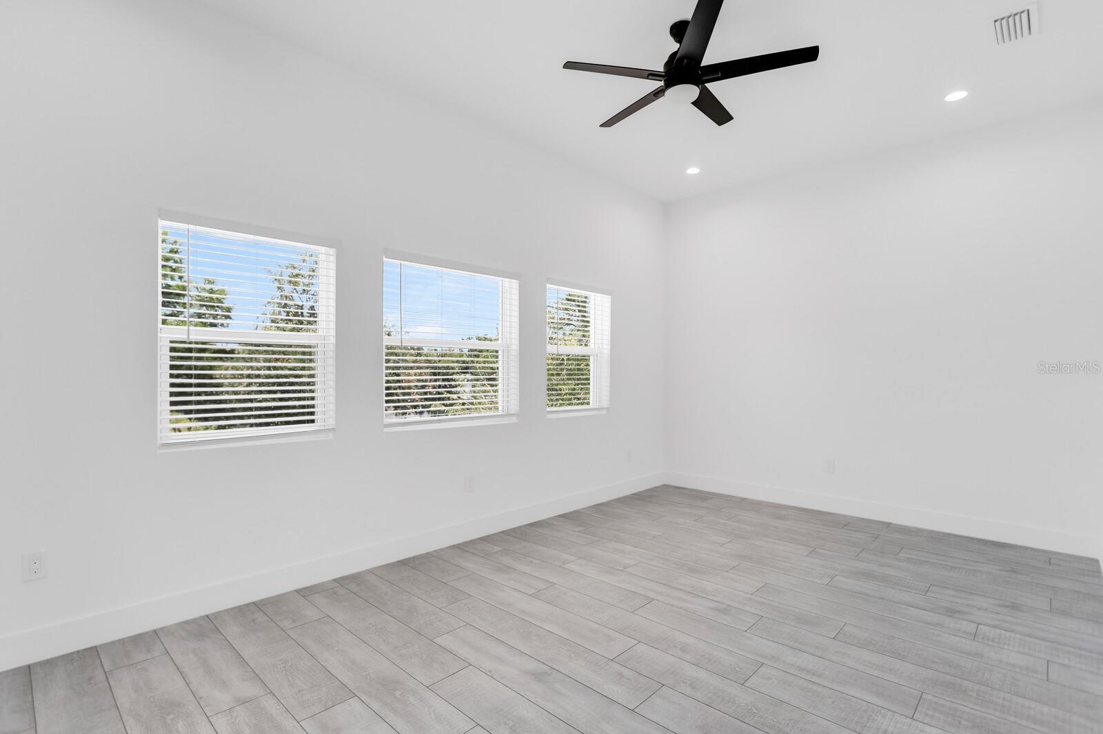 Listing photo id 40 for 3616 Anderson Avenue