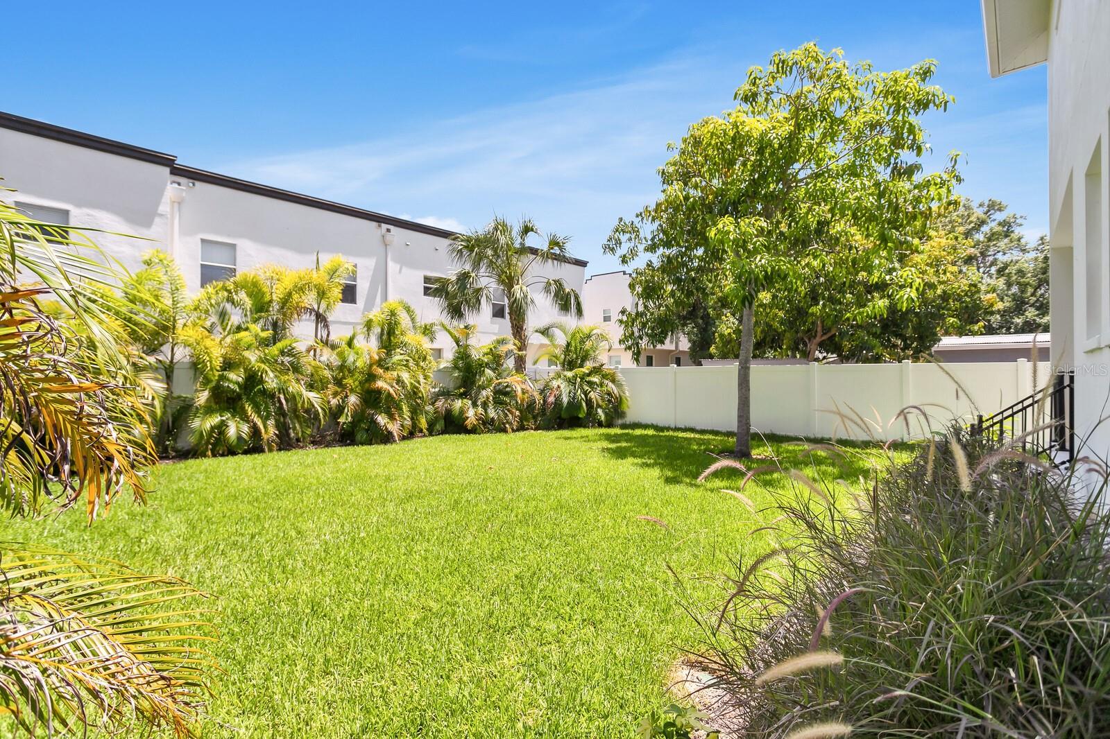 Listing photo id 48 for 3616 Anderson Avenue