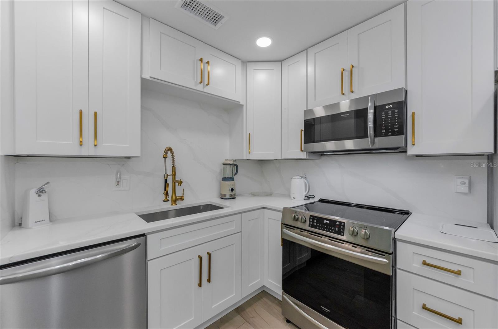 Image 15 of 43 For 2700 Bayshore Boulevard 5210