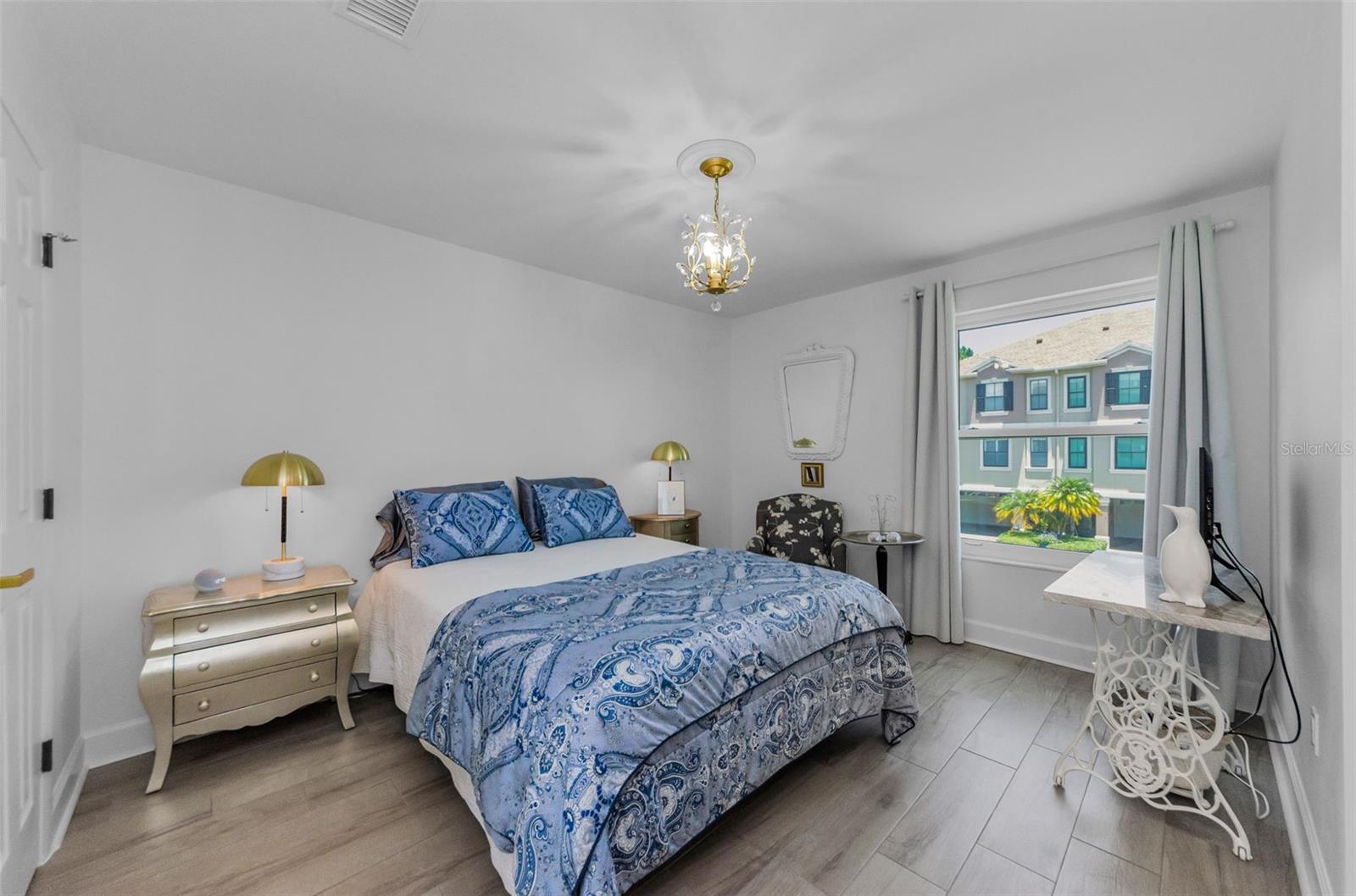 Image 18 of 43 For 2700 Bayshore Boulevard 5210