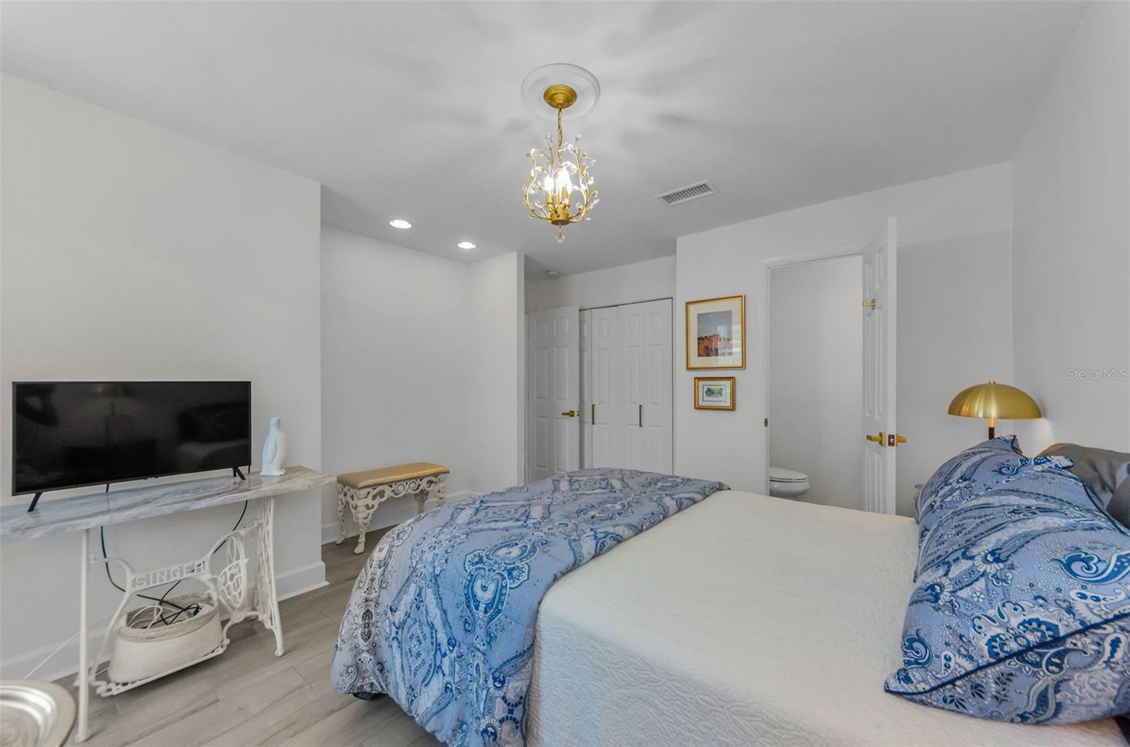 Image 20 of 43 For 2700 Bayshore Boulevard 5210