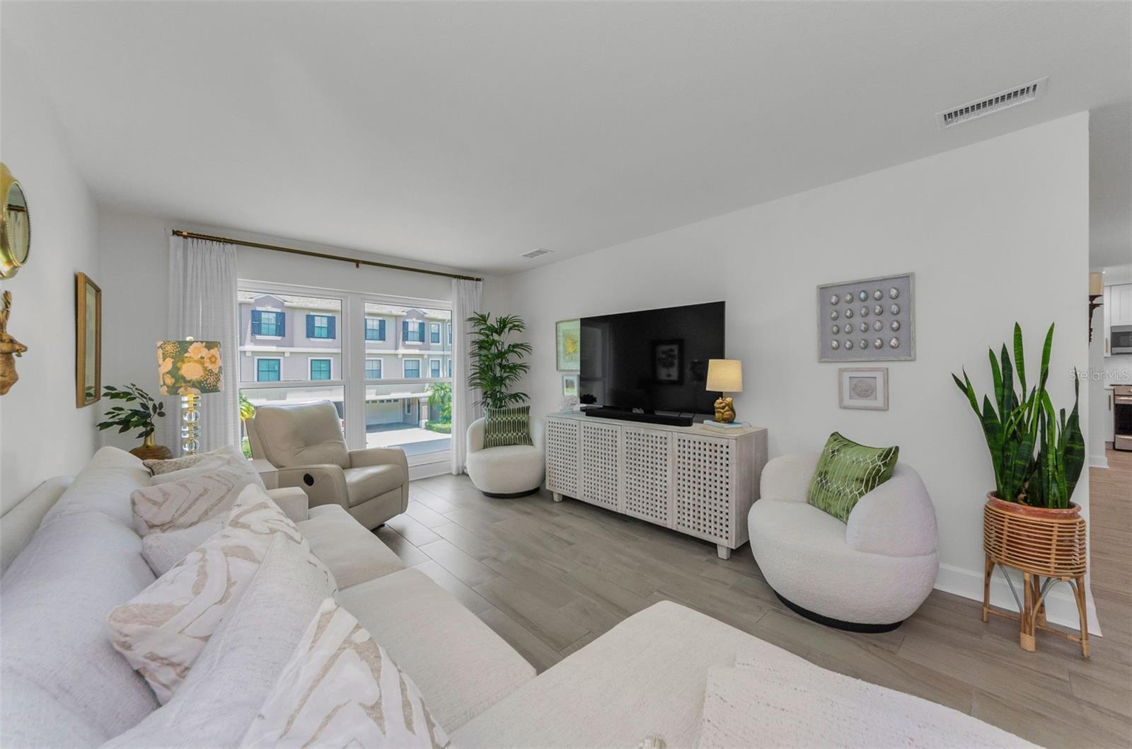 Image 5 of 43 For 2700 Bayshore Boulevard 5210