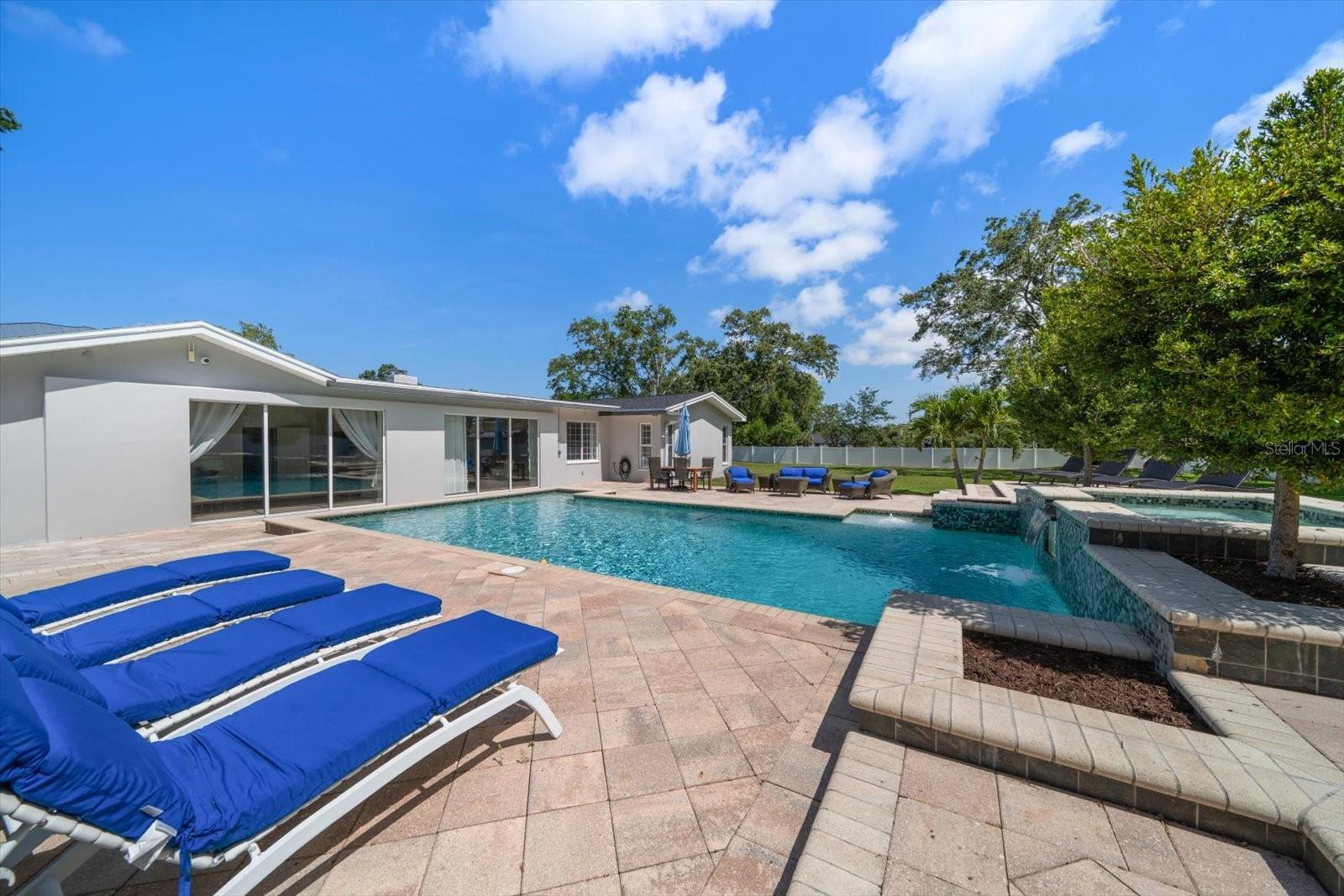 Listing photo id 48 for 10875 131st Street
