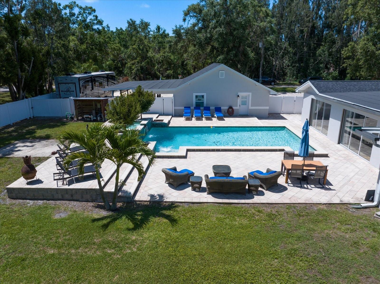 Listing photo id 57 for 10875 131st Street