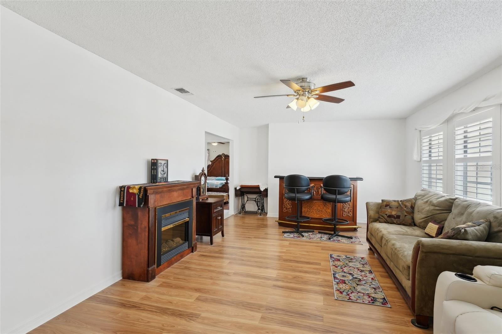 Image 12 of 98 For 202 Grayson Court